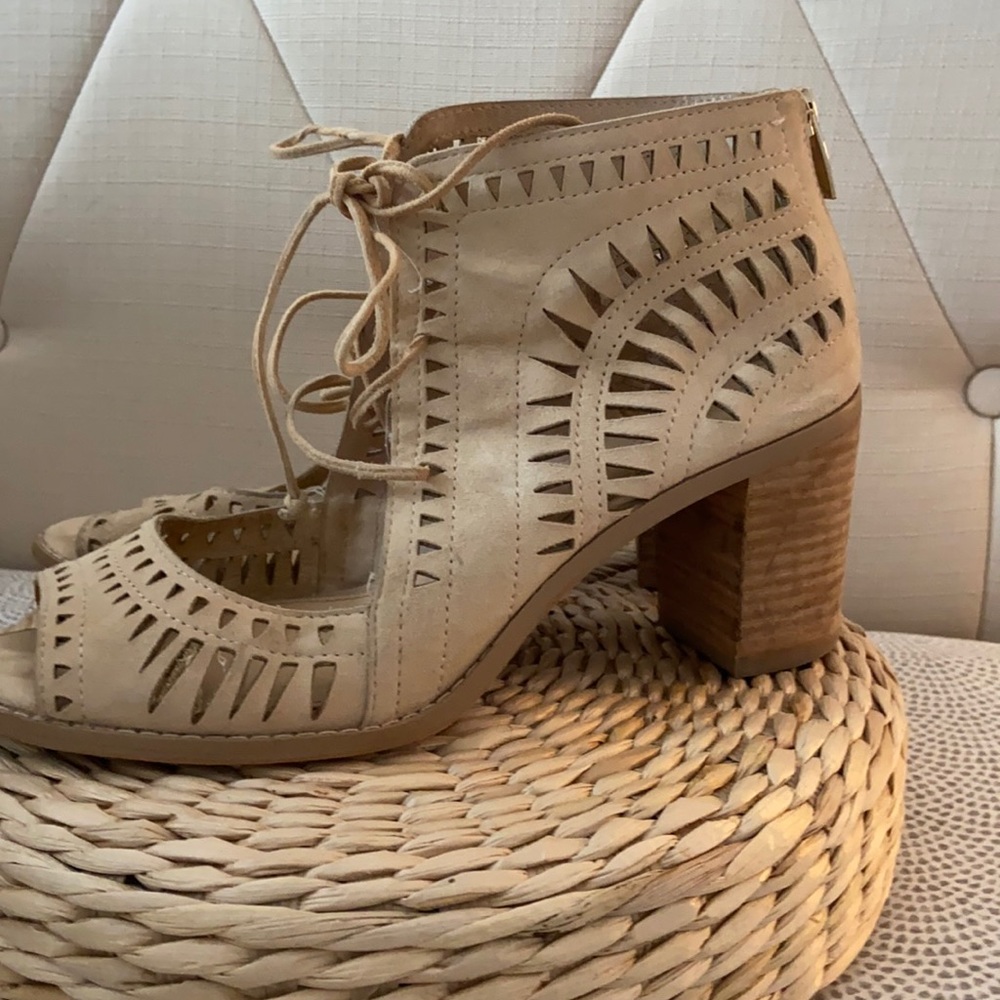 Vince camuto size 9